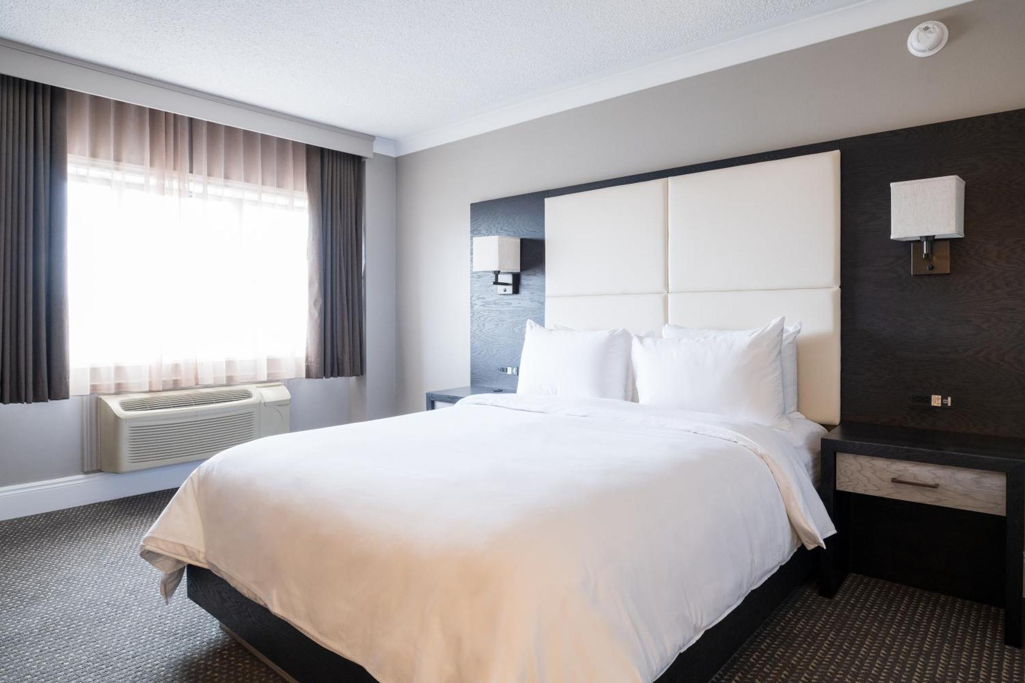 Crowne Plaza Hotel Moncton Downtown By Ihg Екстер'єр фото