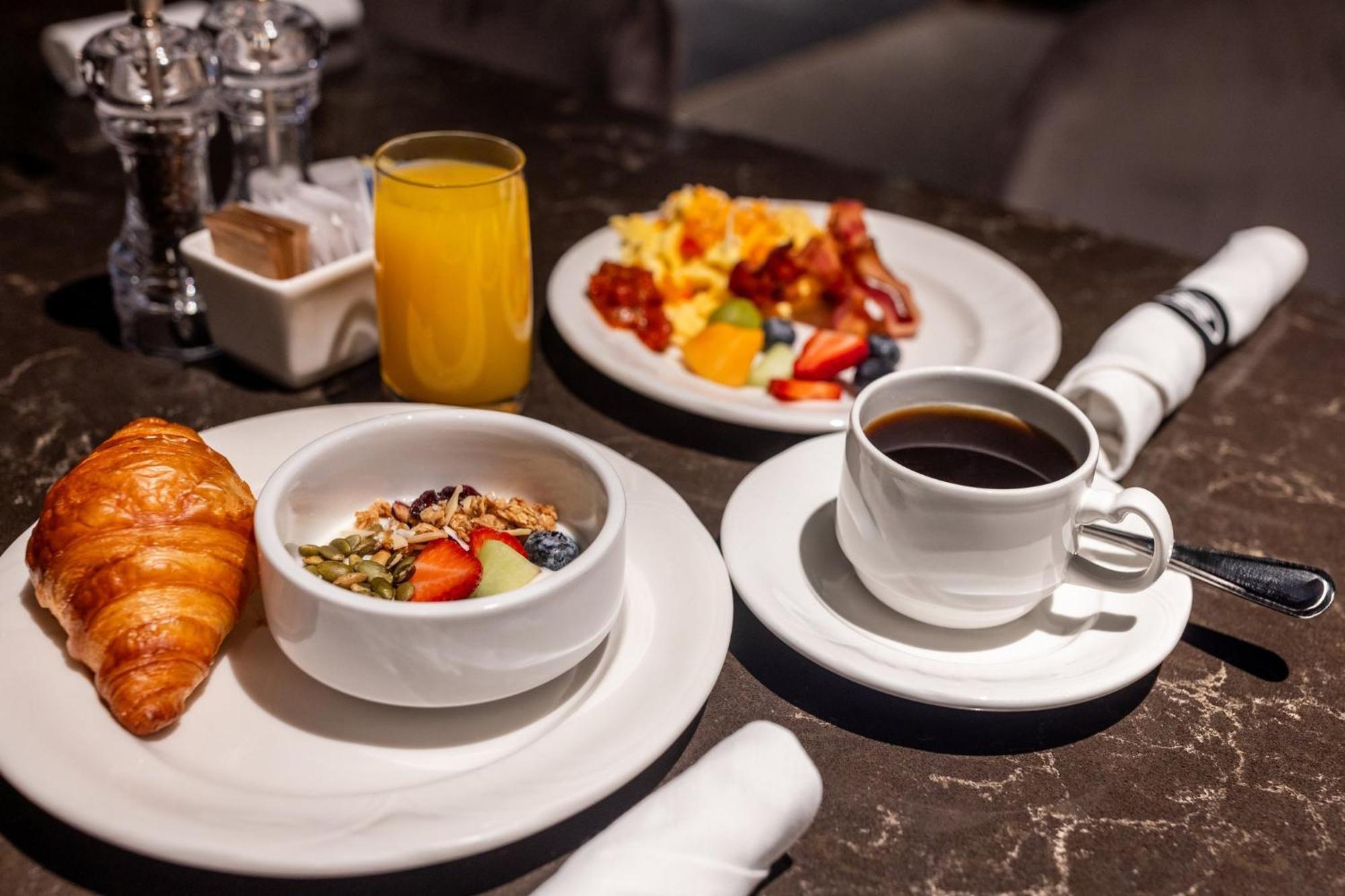 Crowne Plaza Hotel Moncton Downtown By Ihg Екстер'єр фото