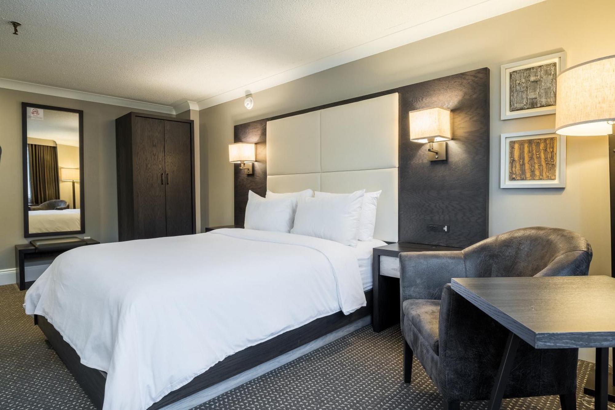 Crowne Plaza Hotel Moncton Downtown By Ihg Екстер'єр фото